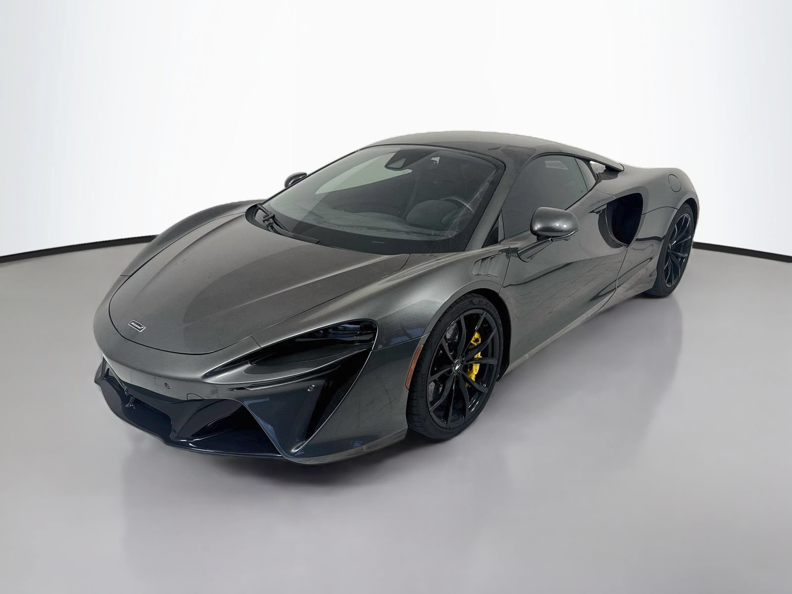 Used 2023 McLaren Artura RWD image 10