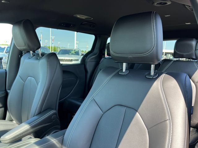 New 2027 Chrysler Pacifica Select w/ Family Tech Group FWD image 23
