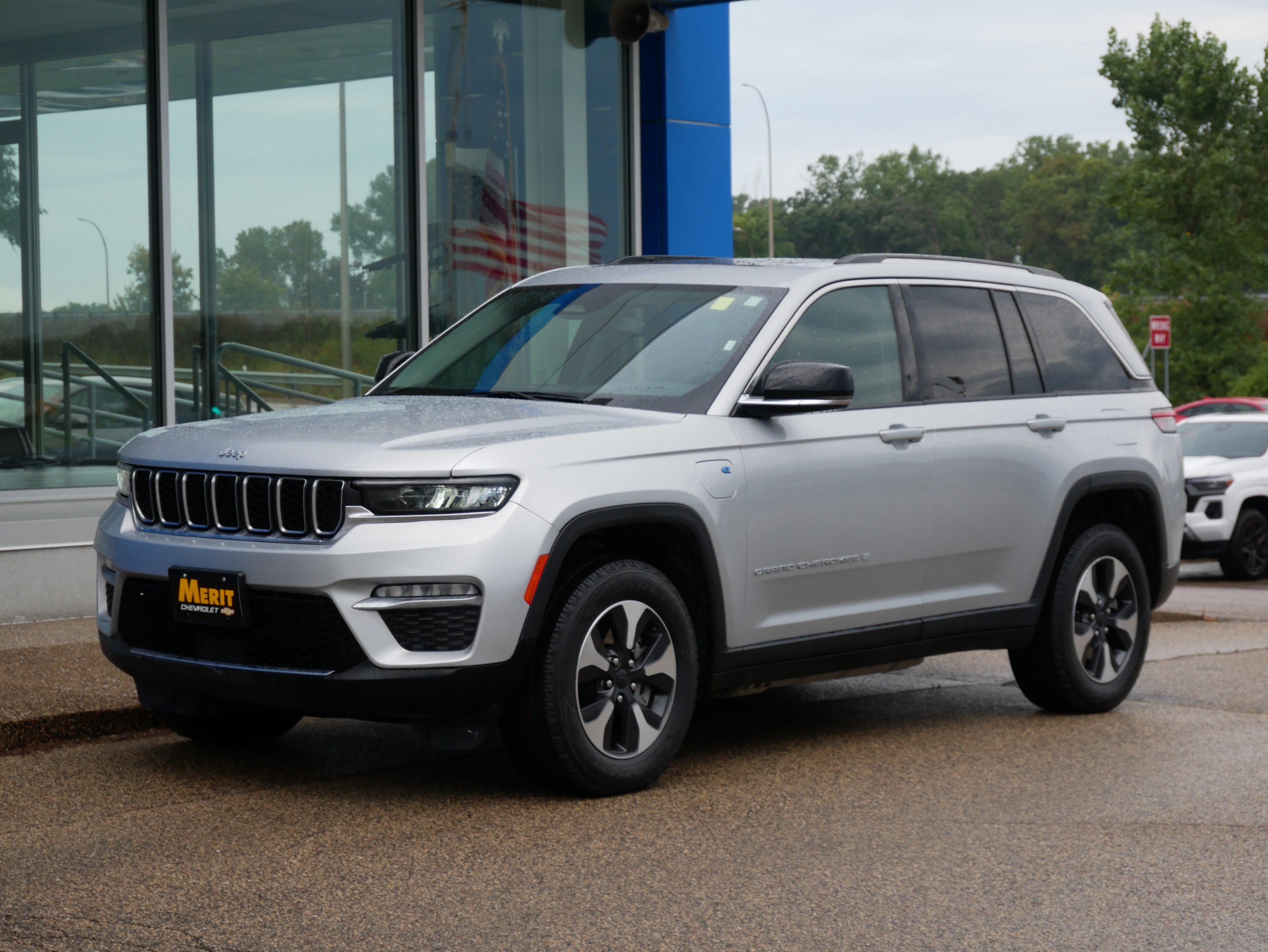 Used 2024 Jeep Grand Cherokee Limited 4xe image 6