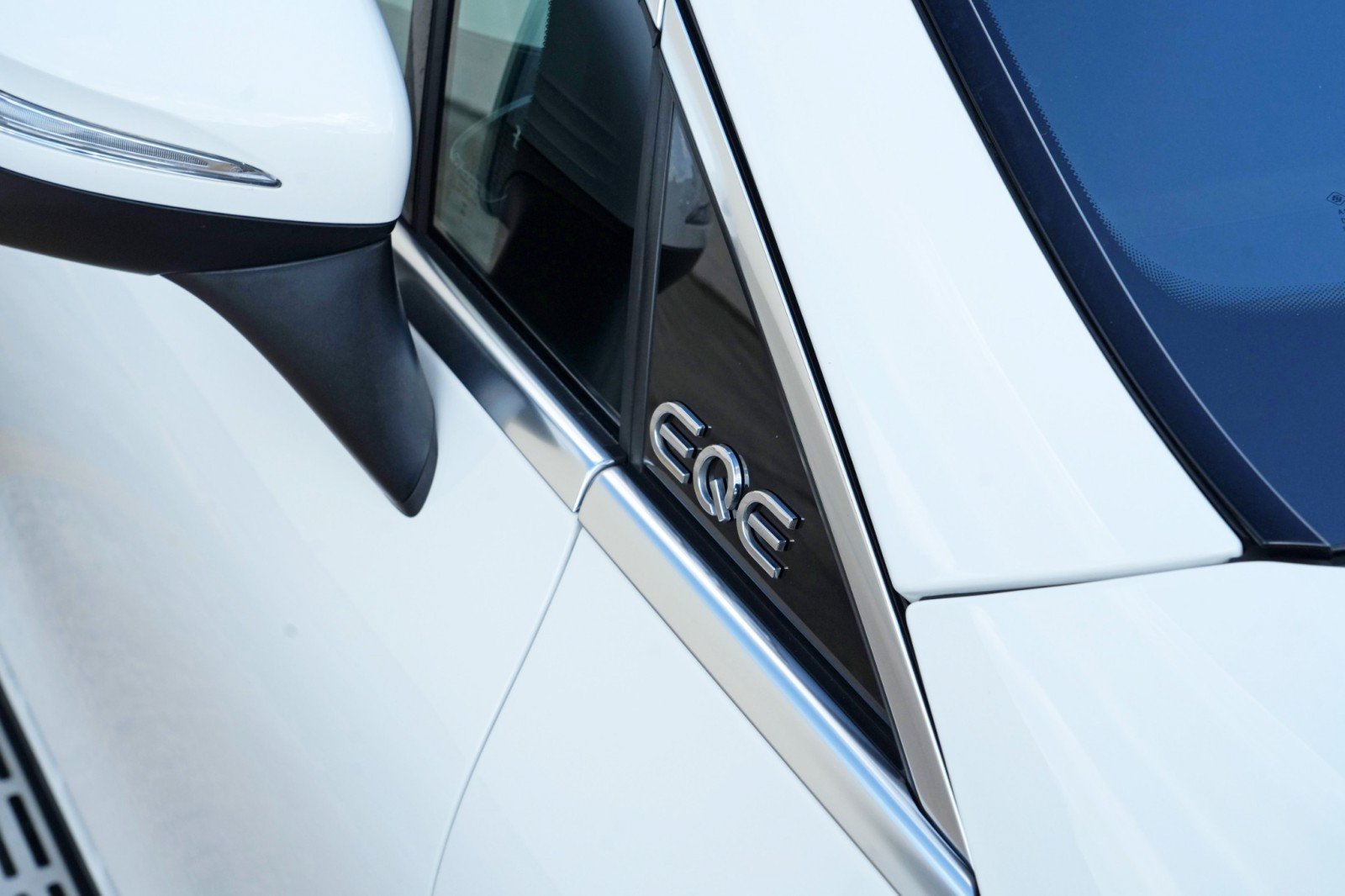 Used 2023 Mercedes-Benz EQE 500 4MATIC SUV w/ Exclusive Trim Package image 54