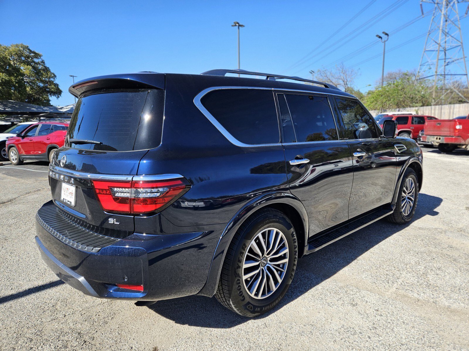 Used 2022 Nissan Armada SL w/ Captain's Chairs Package image 4