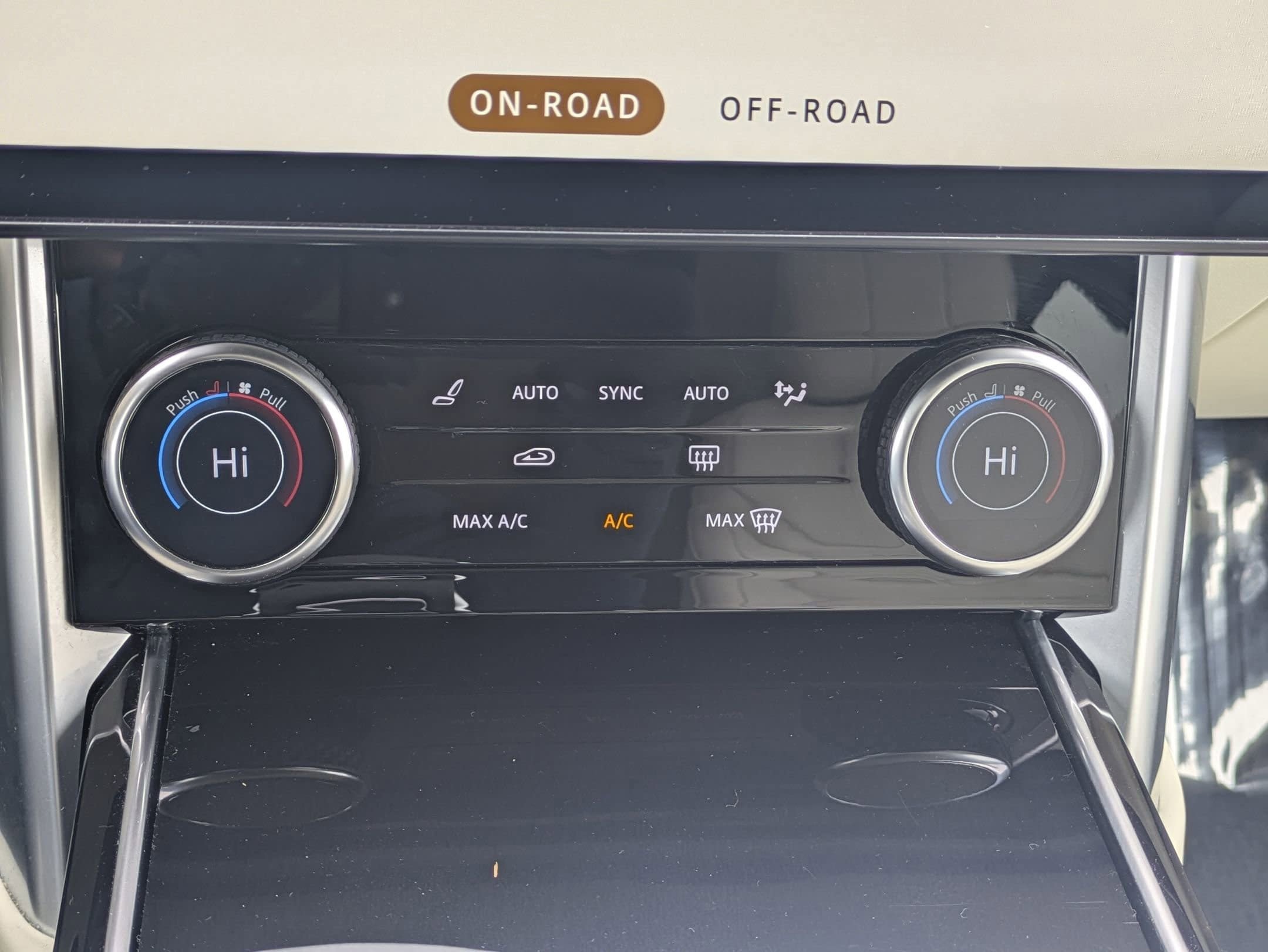Used 2023 Land Rover Range Rover SE image 16