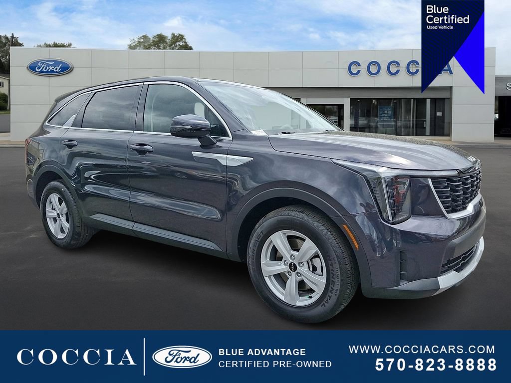 Used 2025 Kia Sorento LX FWD image 3