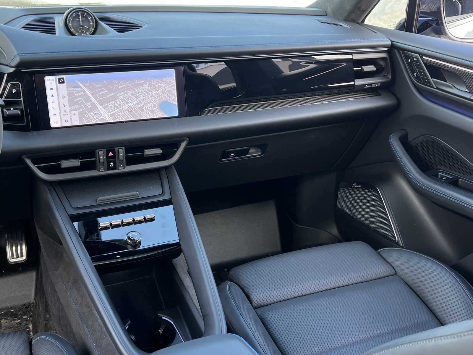 Certified 2025 Porsche Macan Turbo Electric image 25