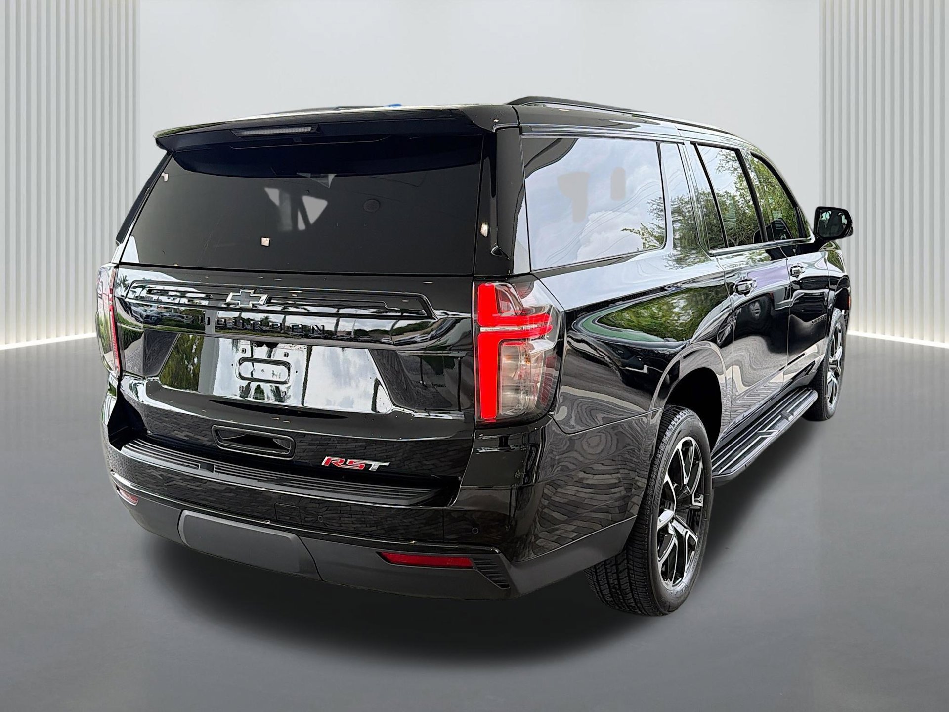 Used 2023 Chevrolet Suburban RST w/ Luxury Package RWD image 5