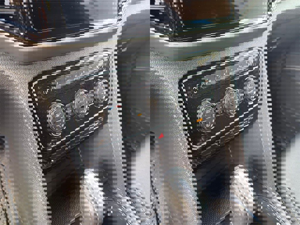 Used 2023 Volkswagen Atlas Cross Sport SE w/ Panoramic Sunroof Package image 21