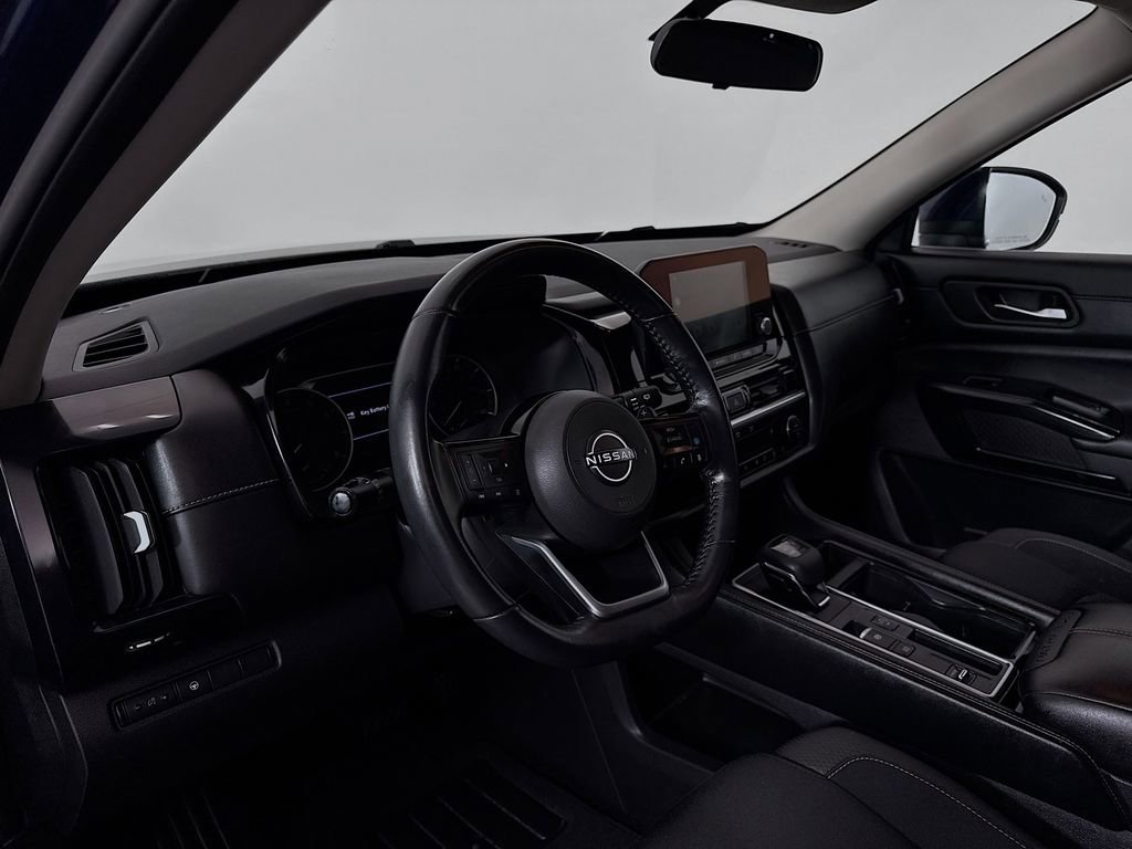 Used 2022 Nissan Pathfinder SV image 9