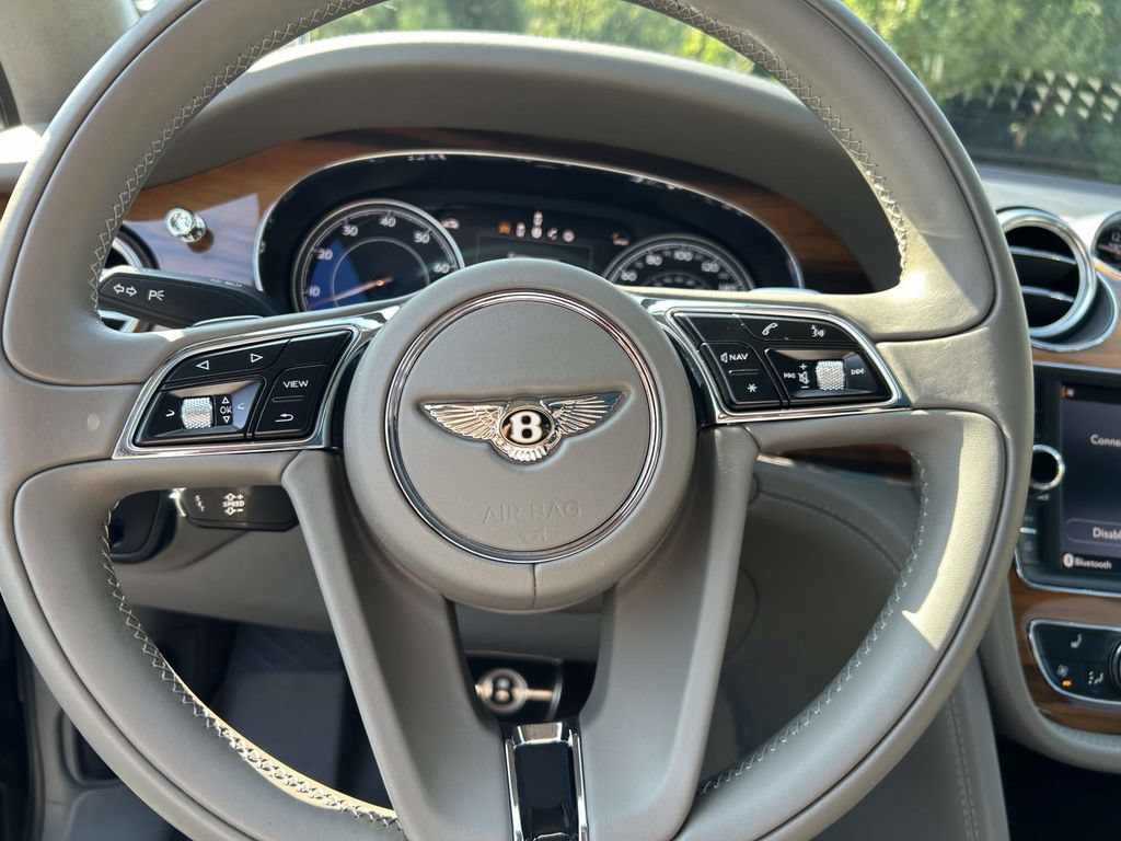 Used 2019 Bentley Bentayga AWD/4WD image 22