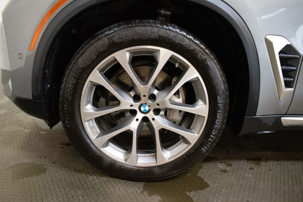 Certified 2026 BMW X5 xDrive40i w/ Climate Comfort Package image 9