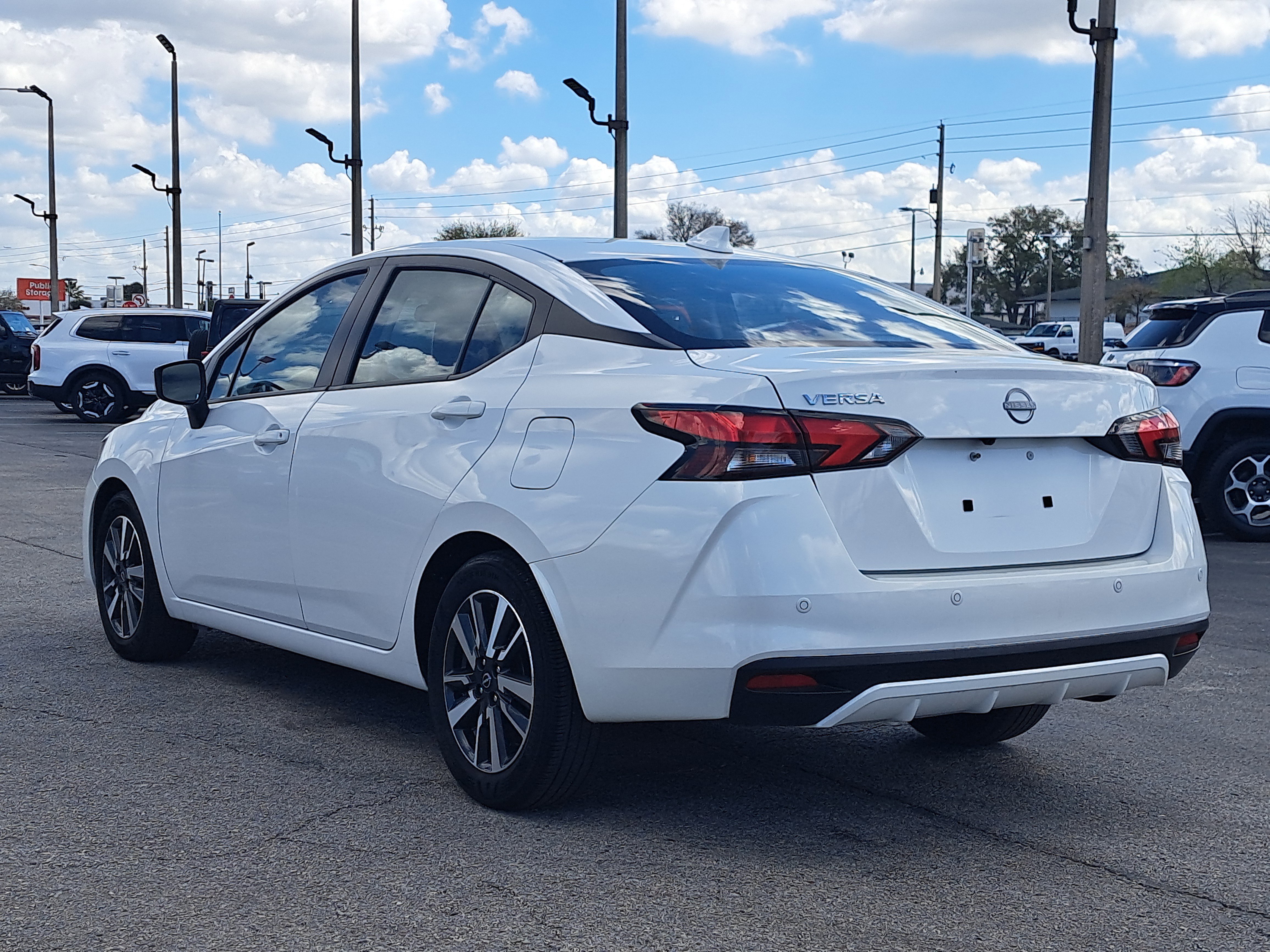 Used 2025 Nissan Versa SV image 5
