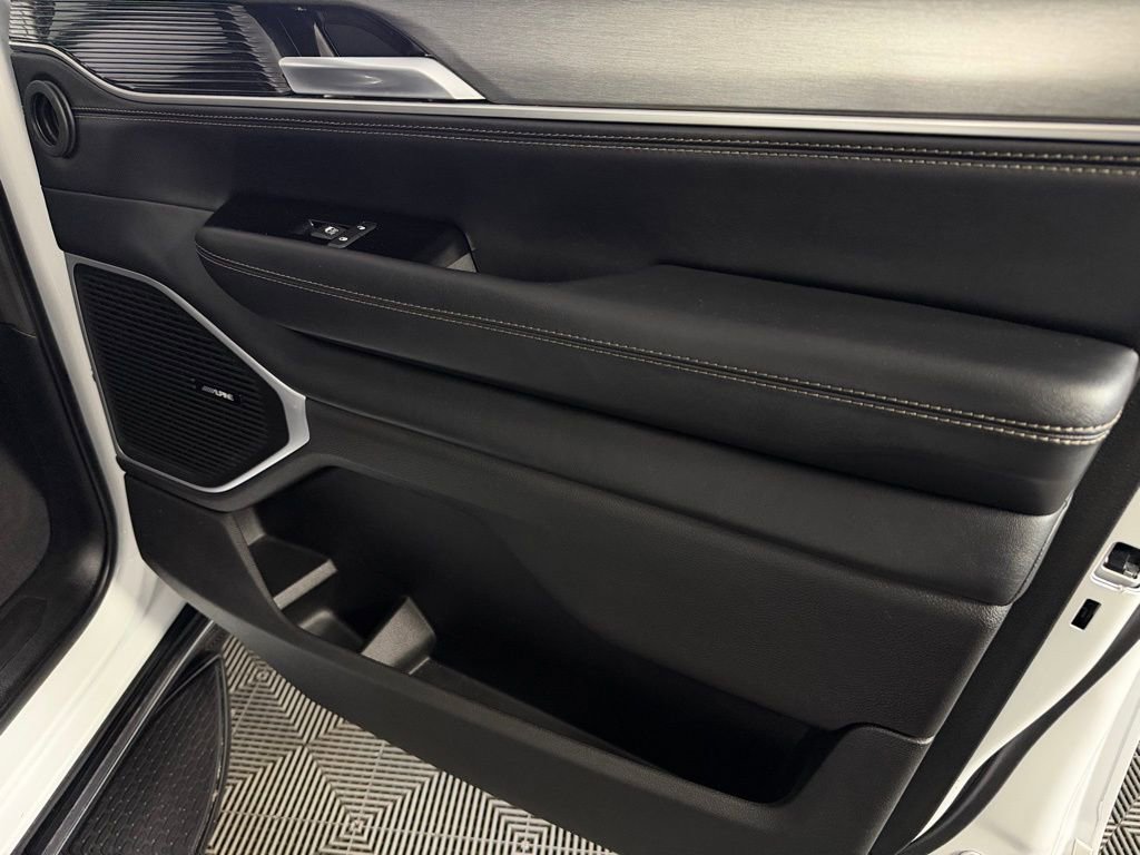 Certified 2025 Jeep Wagoneer L 4WD image 35