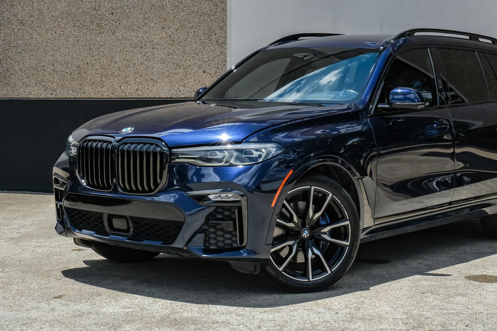Used 2021 BMW X7 xDrive40i w/ M Sport Package AWD/4WD image 5