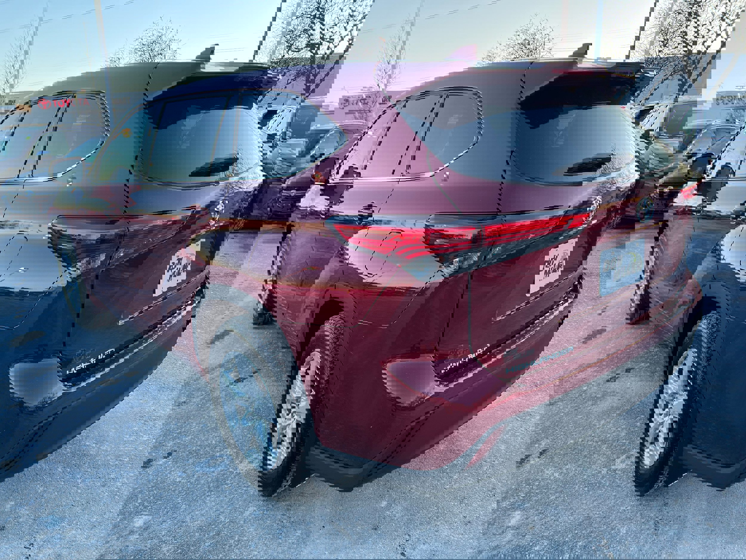 Used 2020 Toyota Highlander LE image 5