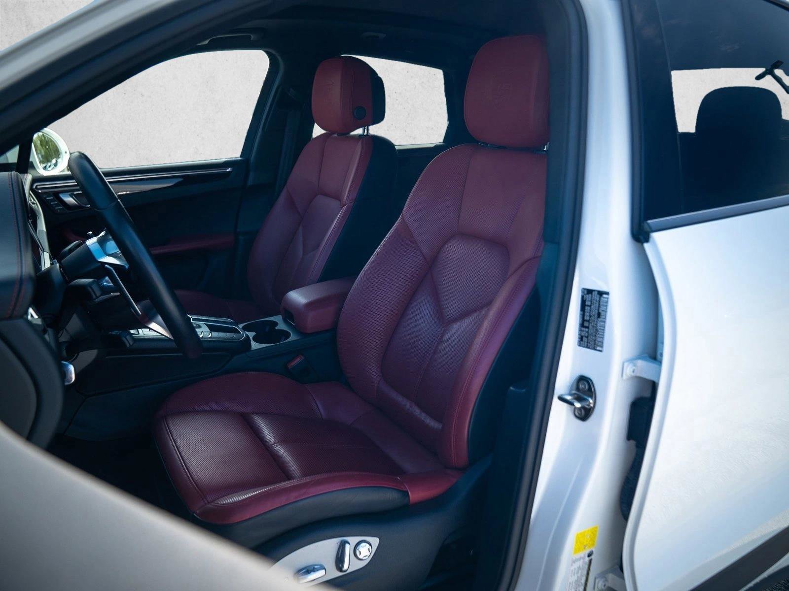 Used 2020 Porsche Macan AWD/4WD image 18