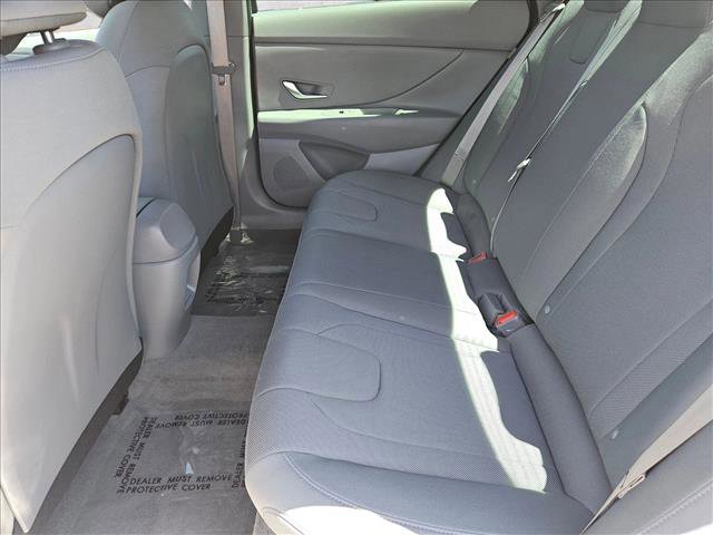 Used 2025 Hyundai Elantra SE FWD image 22