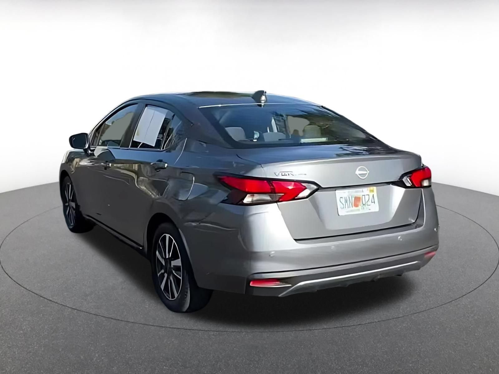 Used 2025 Nissan Versa SV FWD image 10