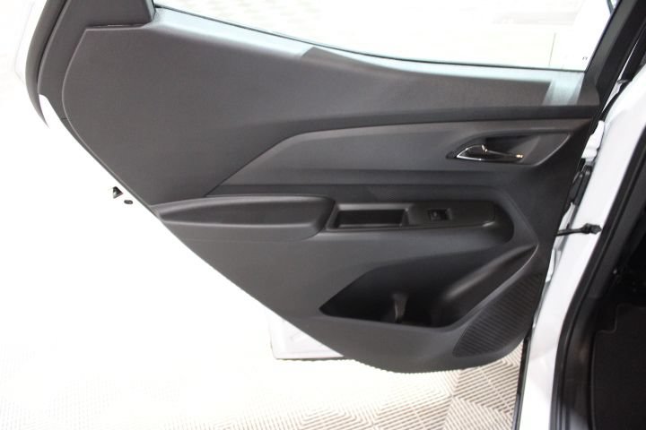 New 2027 Chevrolet Bolt LT w/ Comfort Package FWD image 19