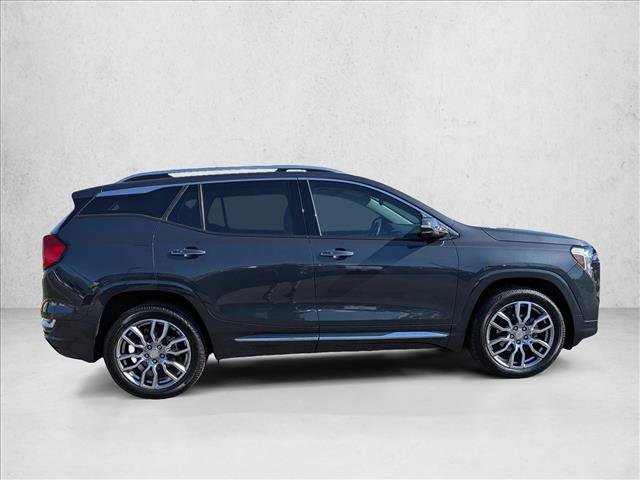 Used 2022 GMC Terrain Denali w/ Denali Premium Package AWD/4WD image 4