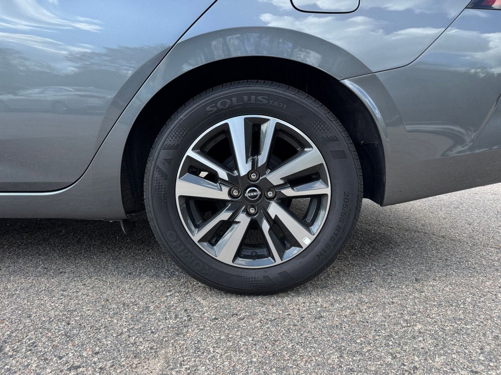 Used 2025 Nissan Versa SV image 25