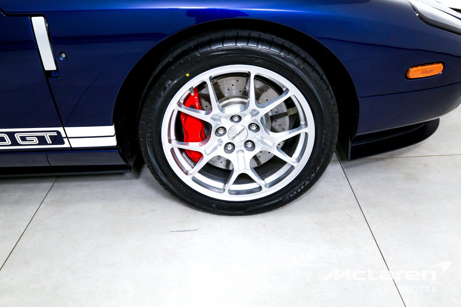 Used 2005 Ford GT RWD image 27