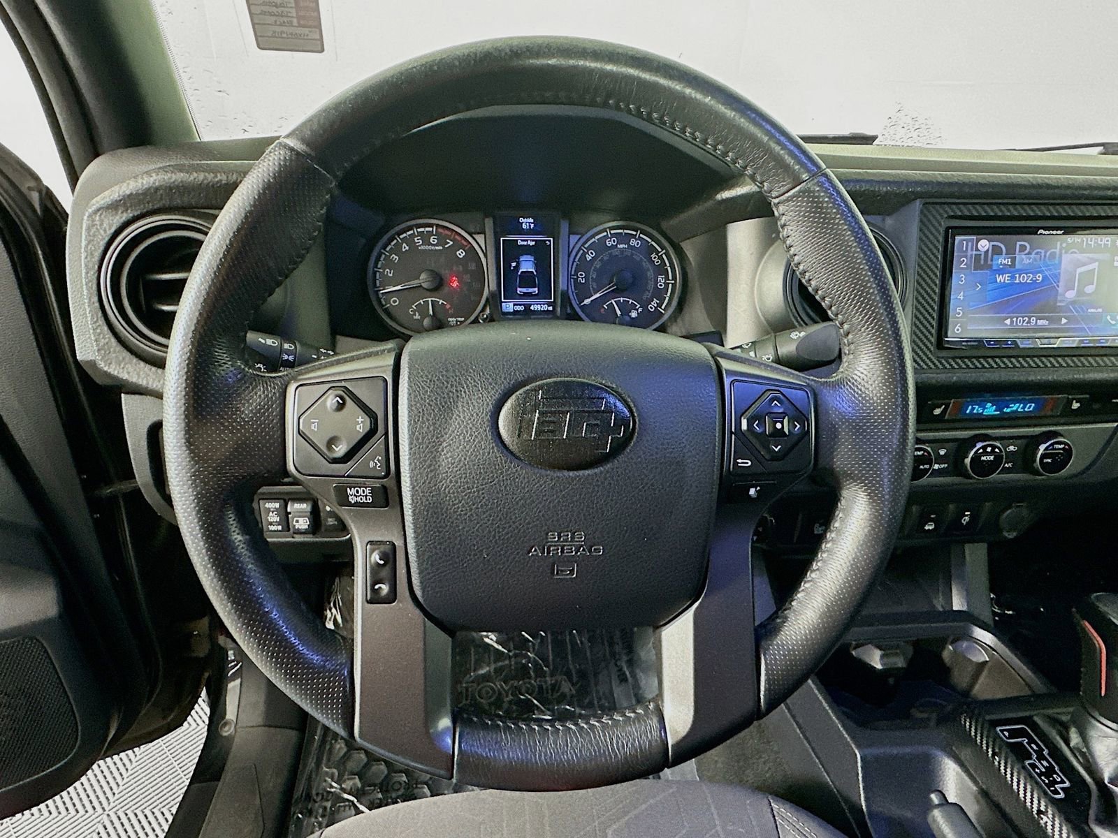 Used 2017 Toyota Tacoma TRD Off-Road AWD/4WD image 15