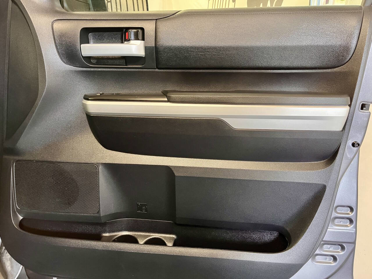 Used 2016 Toyota Tundra SR5 w/ TRD Off Road Package AWD/4WD image 20