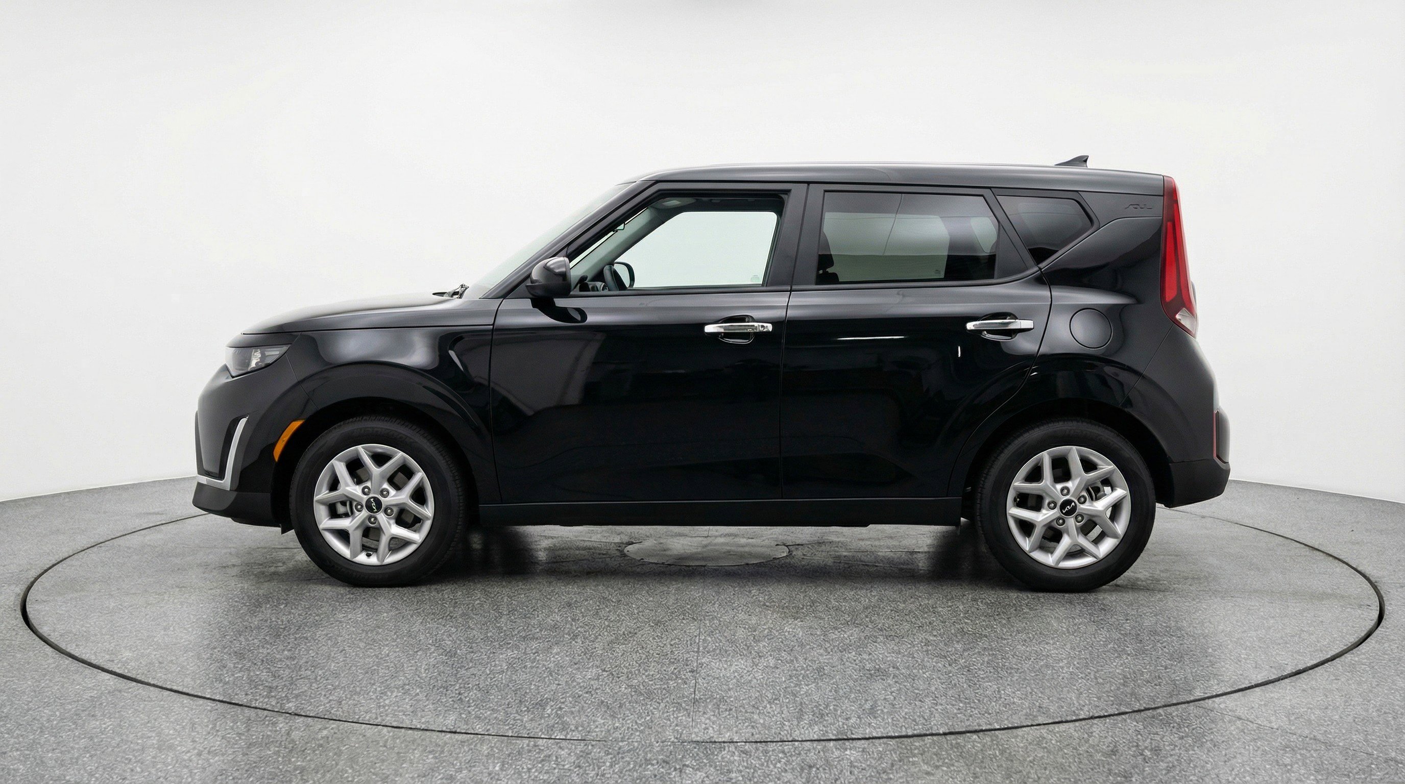 Used 2025 Kia Soul LX w/ LX Technology Package image 5