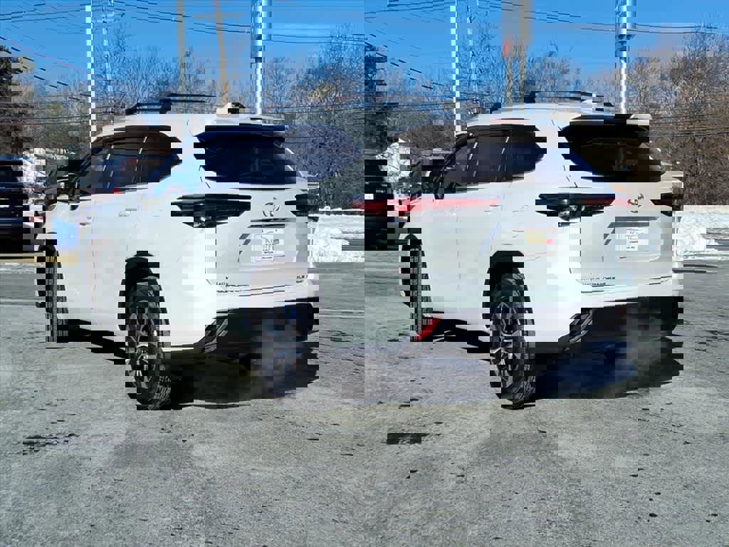 Used 2023 Toyota Highlander XLE image 8