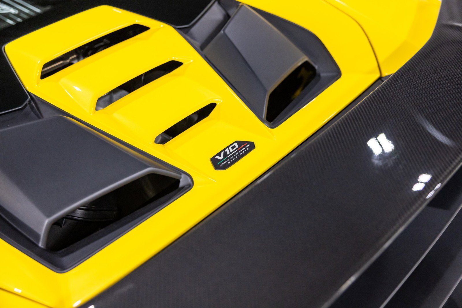 Used 2023 Lamborghini Huracan Tecnica RWD image 17