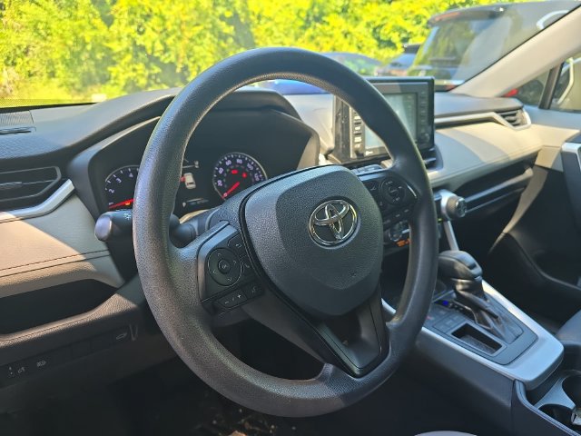 Used 2020 Toyota RAV4 XLE w/ Convenience Package FWD image 14