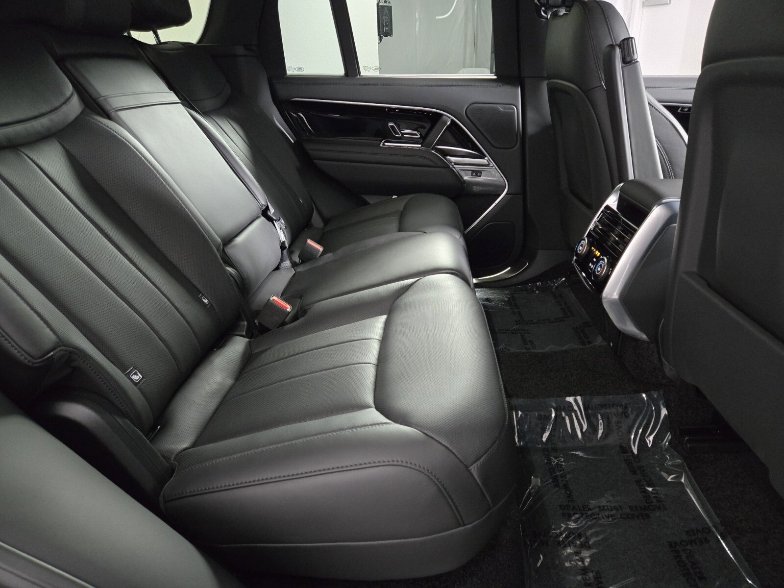 New 2025 Land Rover Range Rover SE image 18