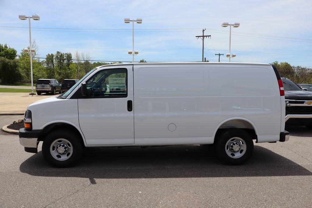 New 2026 Chevrolet Express 2500 w/ Driver Convenience Package RWD image 21