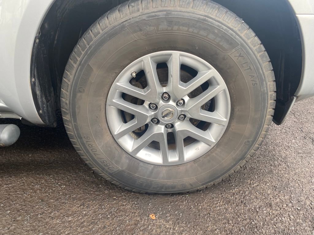 Used 2015 Nissan Frontier SV w/ SV Value Truck Package RWD image 9