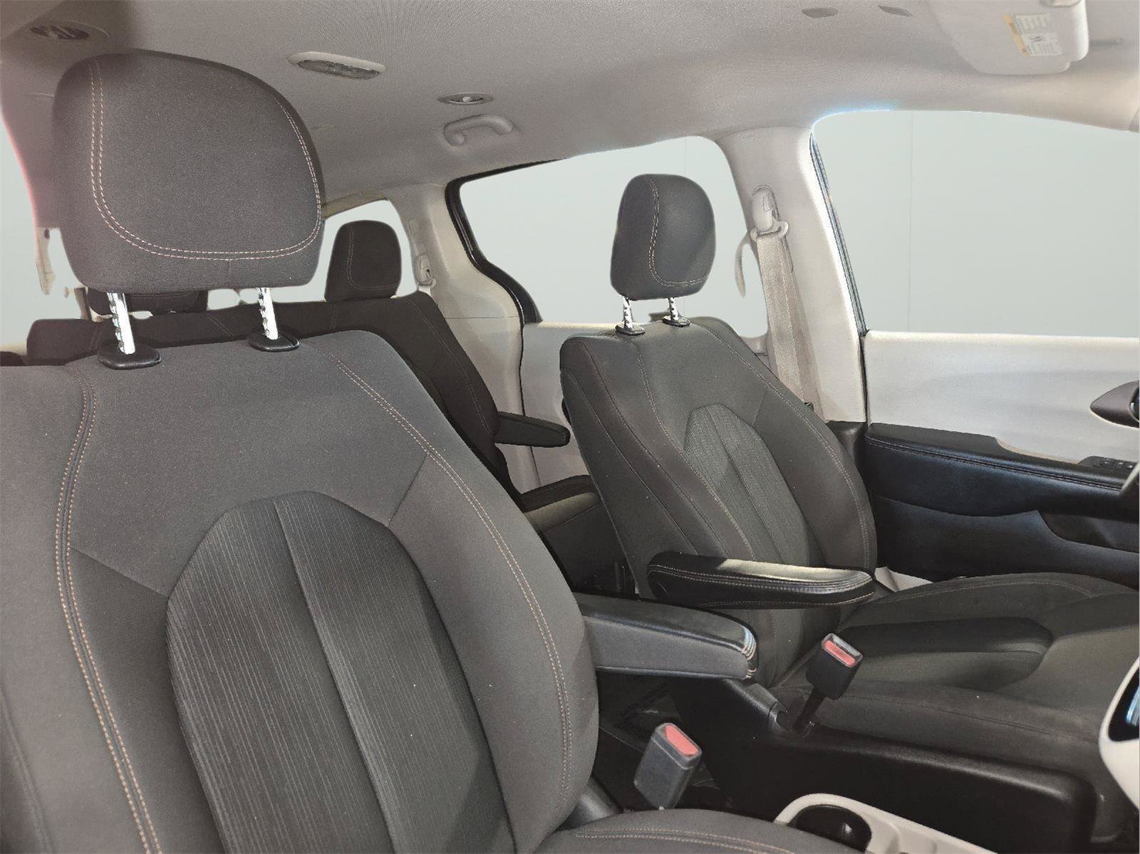 Used 2019 Chrysler Pacifica L FWD image 48