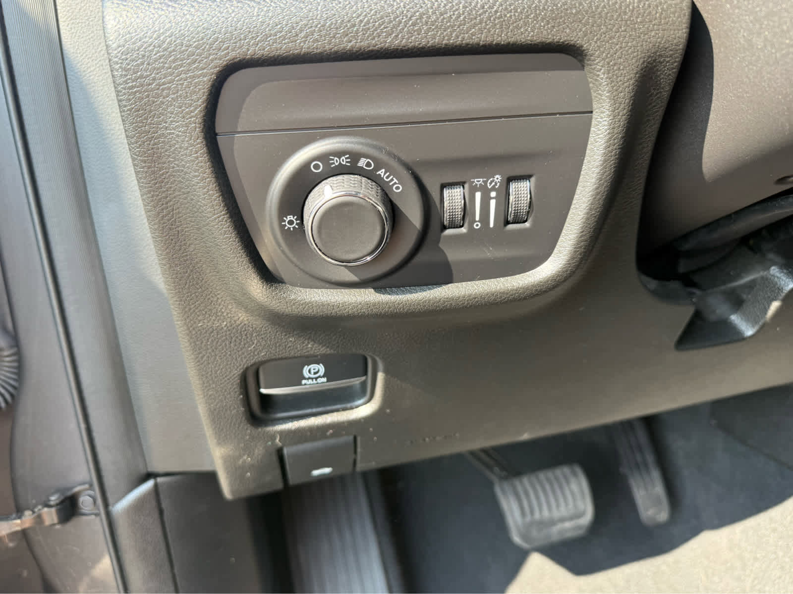 Used 2022 Jeep Grand Cherokee L Laredo w/ Luxury Tech Group I image 11