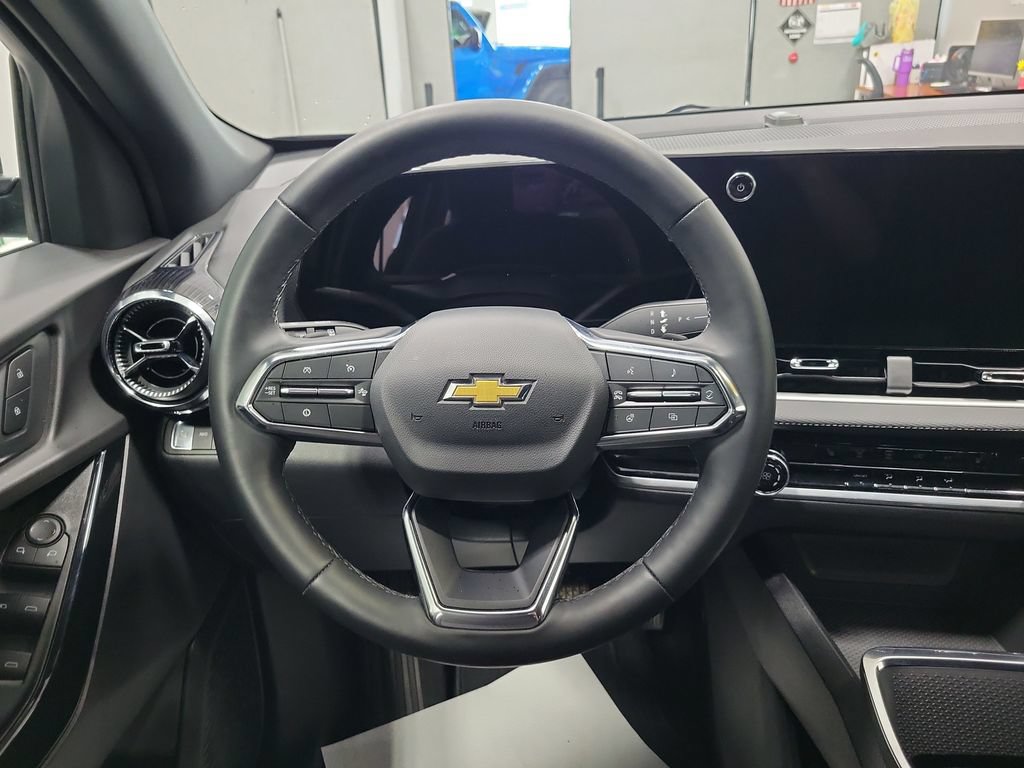 Used 2026 Chevrolet Equinox LT AWD/4WD image 27