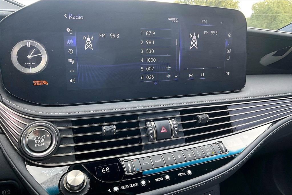 Used 2021 Lexus LS 500 F Sport w/ Accessory Package (Z2) image 24