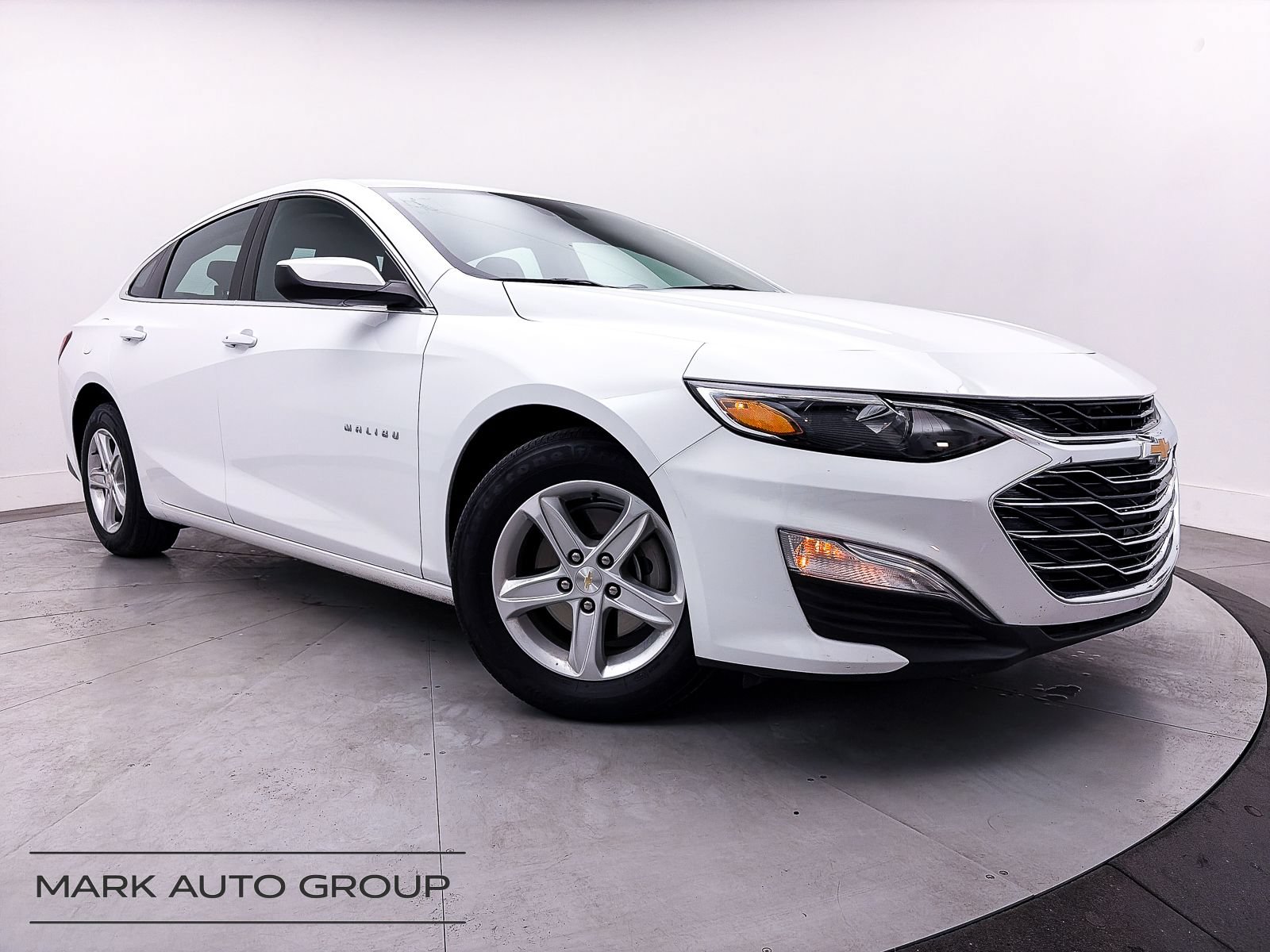 Used 2025 Chevrolet Malibu LS FWD image 1