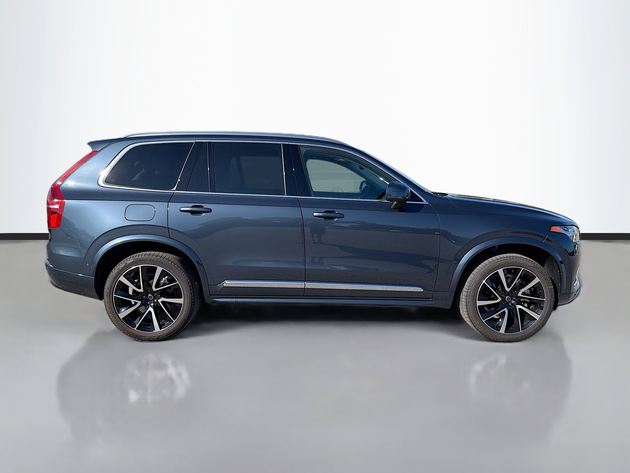 Used 2025 Volvo XC90 B5 Plus w/ Protection Package Premier AWD/4WD image 6