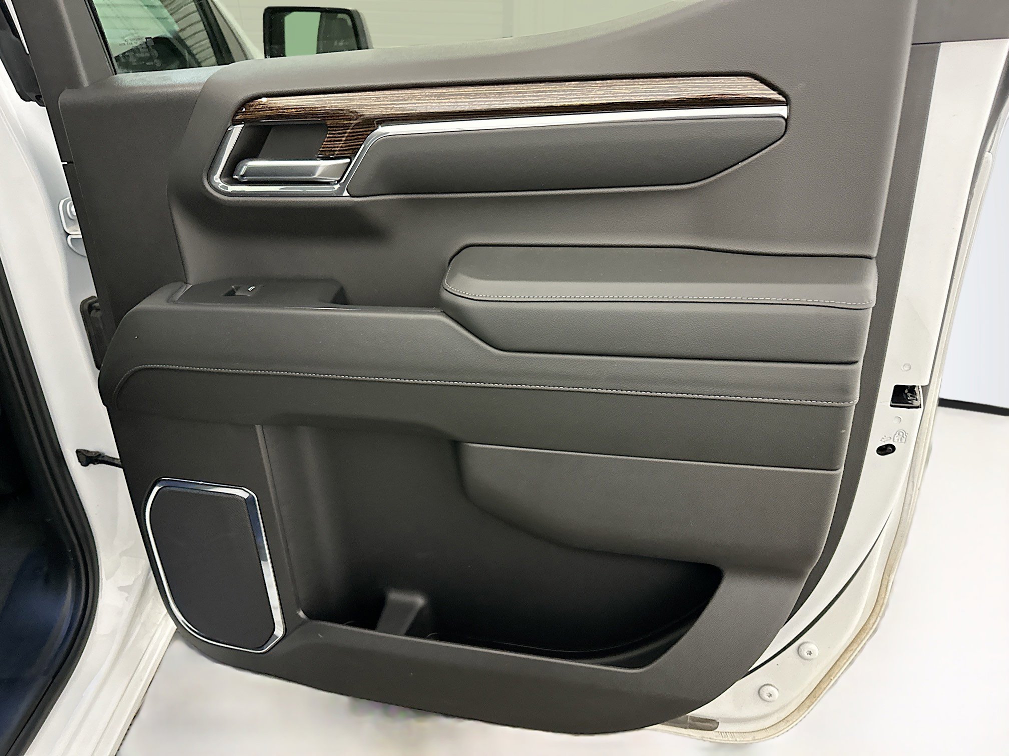 Used 2024 GMC Sierra 1500 Elevation image 31