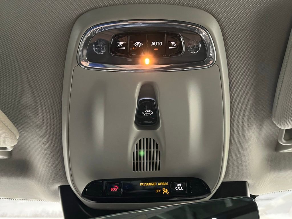 Used 2018 Volvo XC90 T6 Momentum w/ Convenience Package AWD/4WD image 9