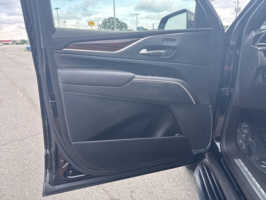 Used 2021 Cadillac Escalade Premium Luxury image 13