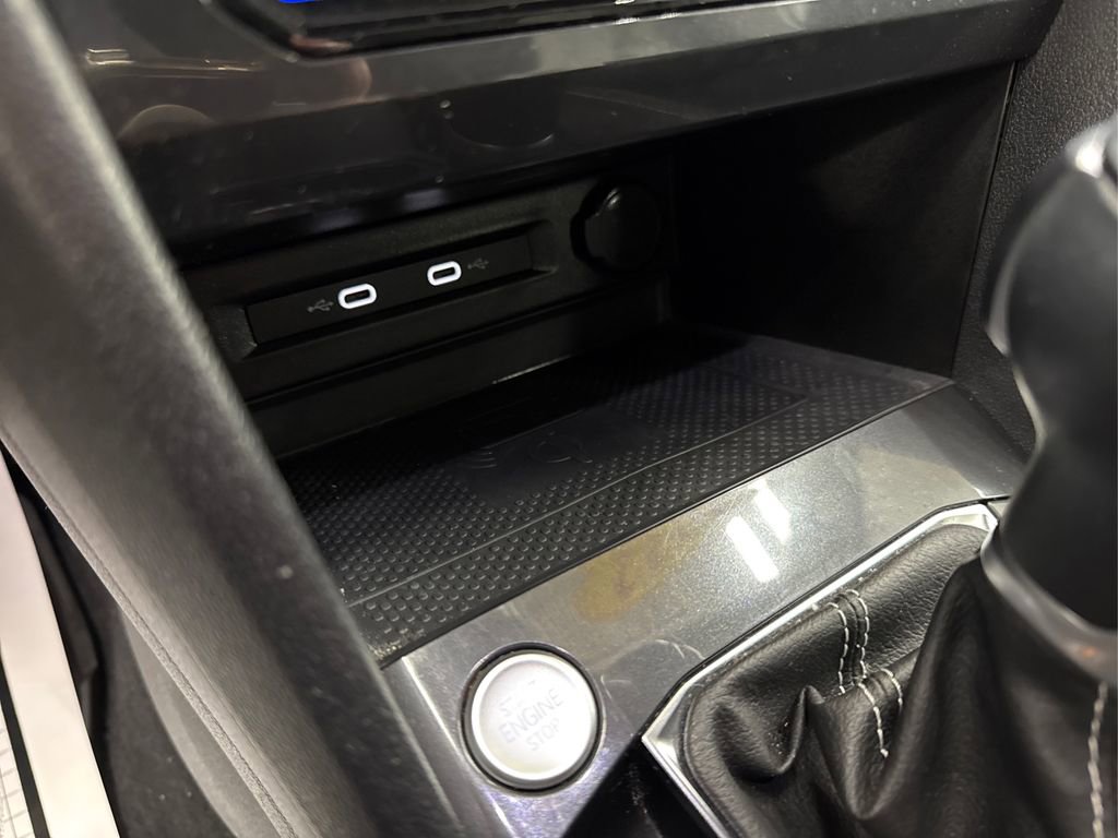 Used 2022 Volkswagen Tiguan SE image 41