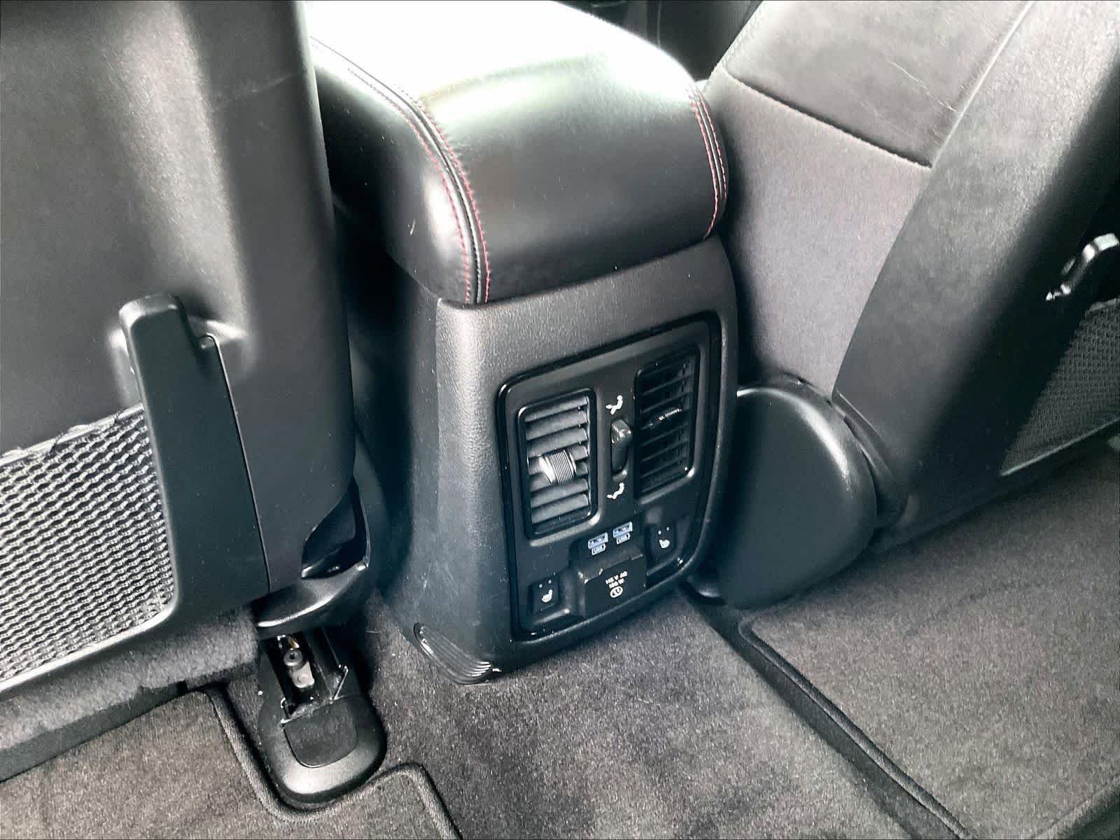 Used 2022 Dodge Durango R/T w/ Blacktop Package AWD/4WD image 29