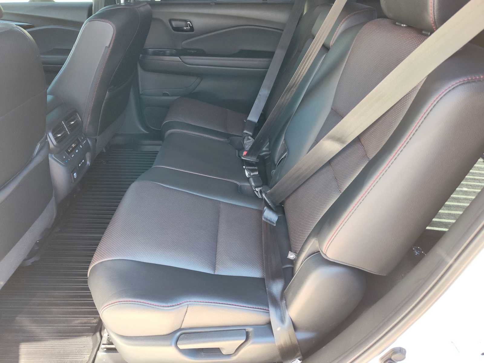 Used 2024 Honda Passport Black Edition image 15