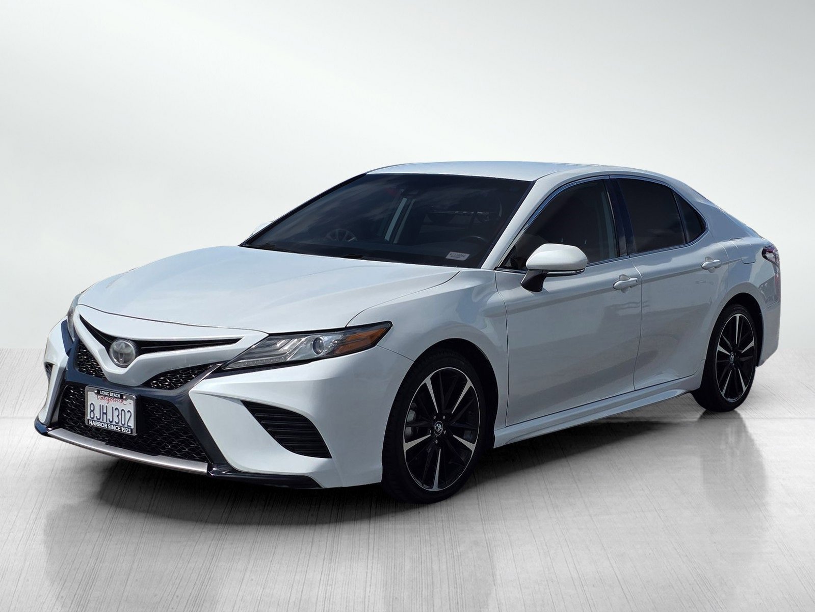 Used 2019 Toyota Camry XSE image 3