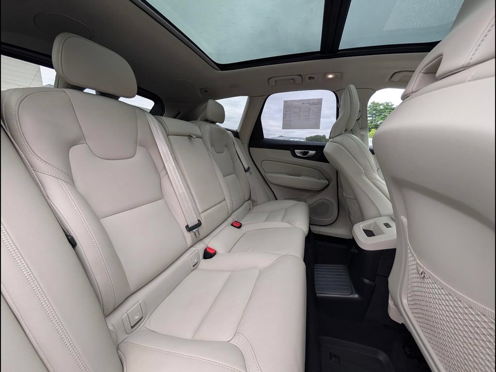 Certified 2024 Volvo XC60 T8 Ultimate w/ Protection Package Premier AWD/4WD image 18