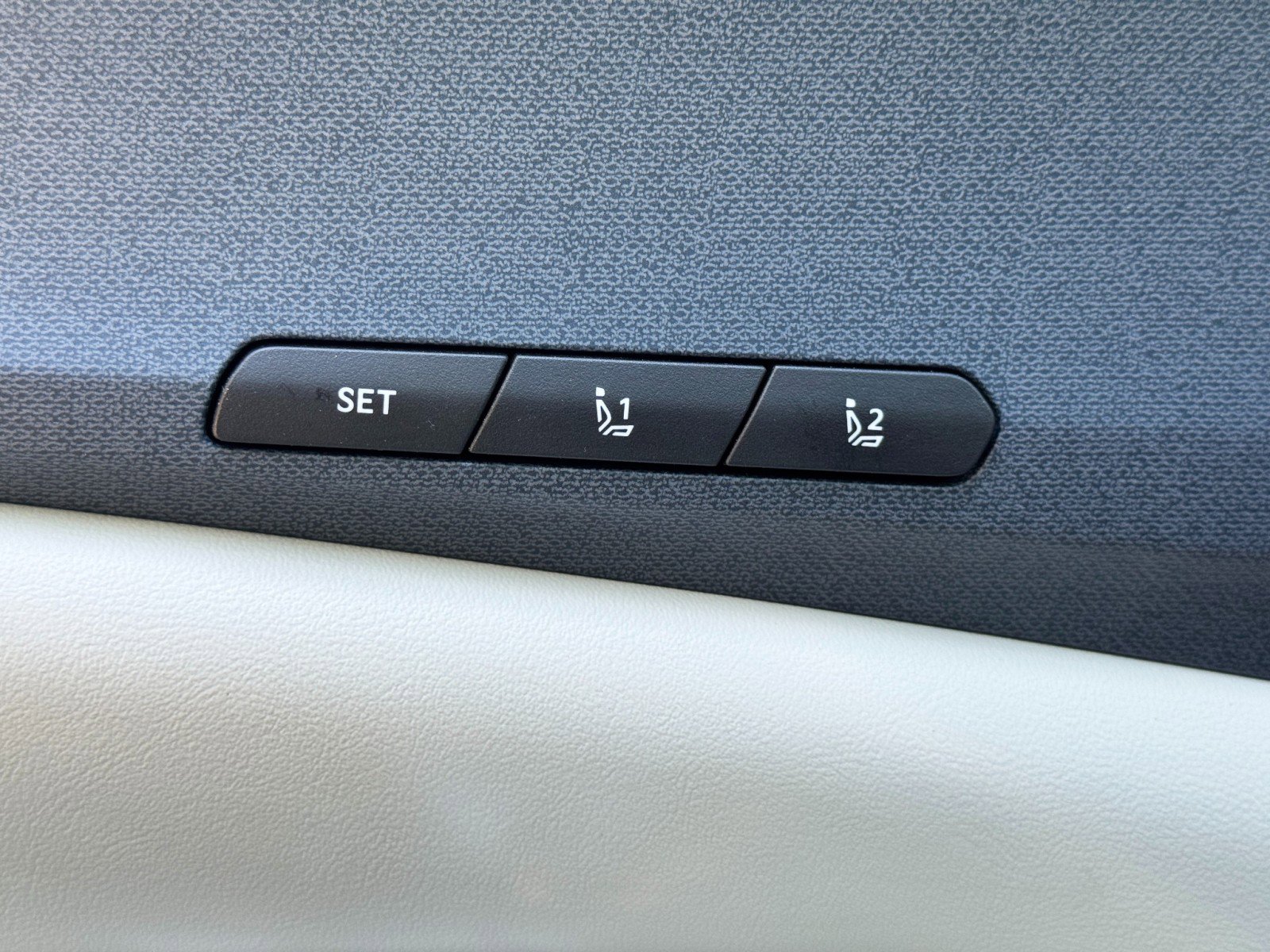 Used 2025 Kia Carnival SX FWD image 18