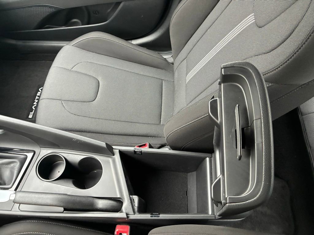 Used 2024 Hyundai Elantra SE image 32