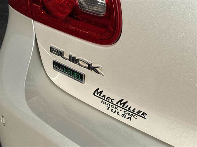 Used 2011 Buick Lucerne CXL w/ Driver Confidence Package image 6